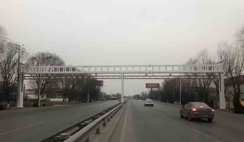 保亭公路限高杆